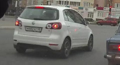 Нарушение п. 8.5 ПДД. VW GOLF М682АС 48RUS